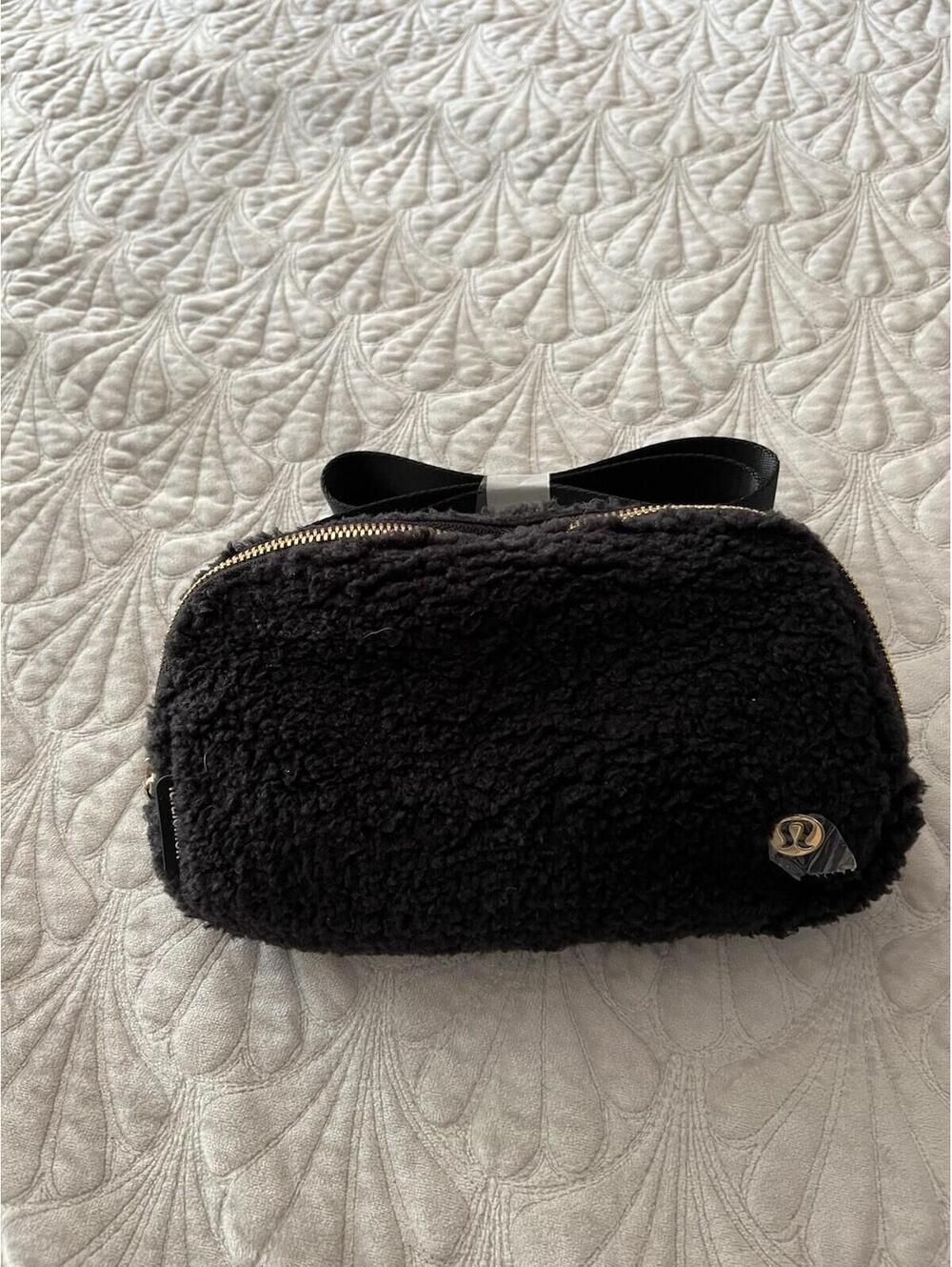 Brand New Women’s Lululemon Black Fleece Everywhere Belt Bag With Tags